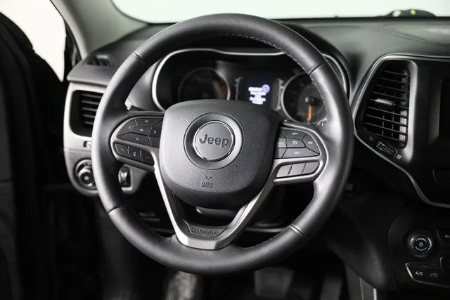 Used 2019 Black Jeep Latitude Plus image 3