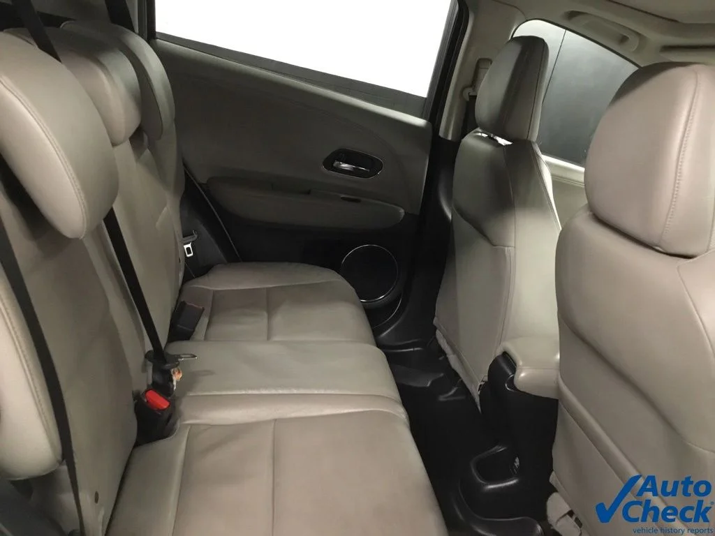 Used 2021 White Honda EX-L image 30
