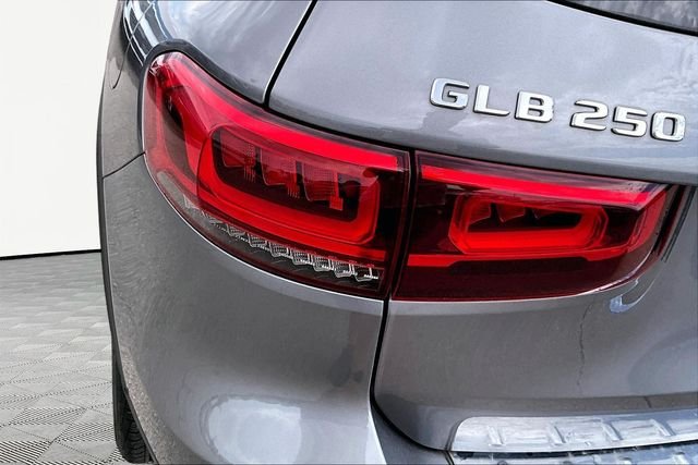 Used 2020  Mercedes-Benz GLB 250 image 32