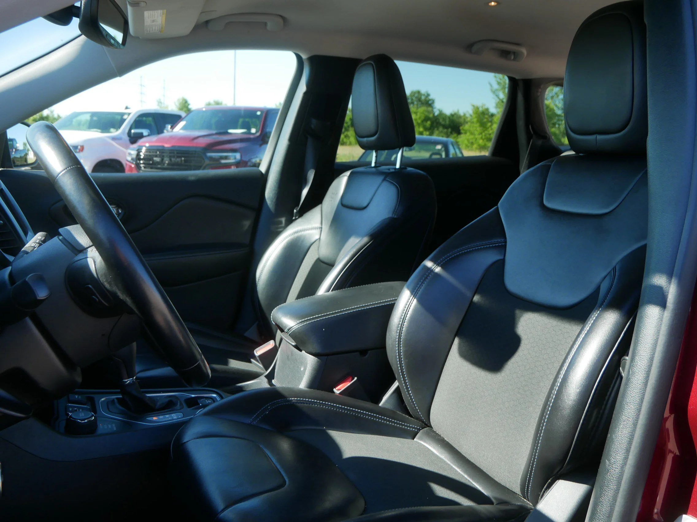 Used 2020 Velvet Red Pearlcoat Jeep Latitude Plus image 20