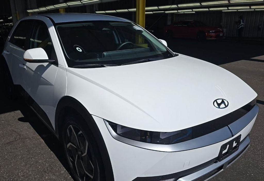 Used 2024 White Hyundai SEL image 2