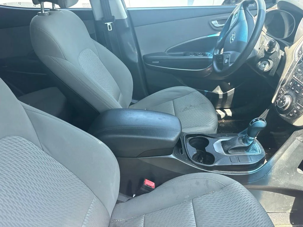 Used 2018 White Hyundai 2.4 Base image 17
