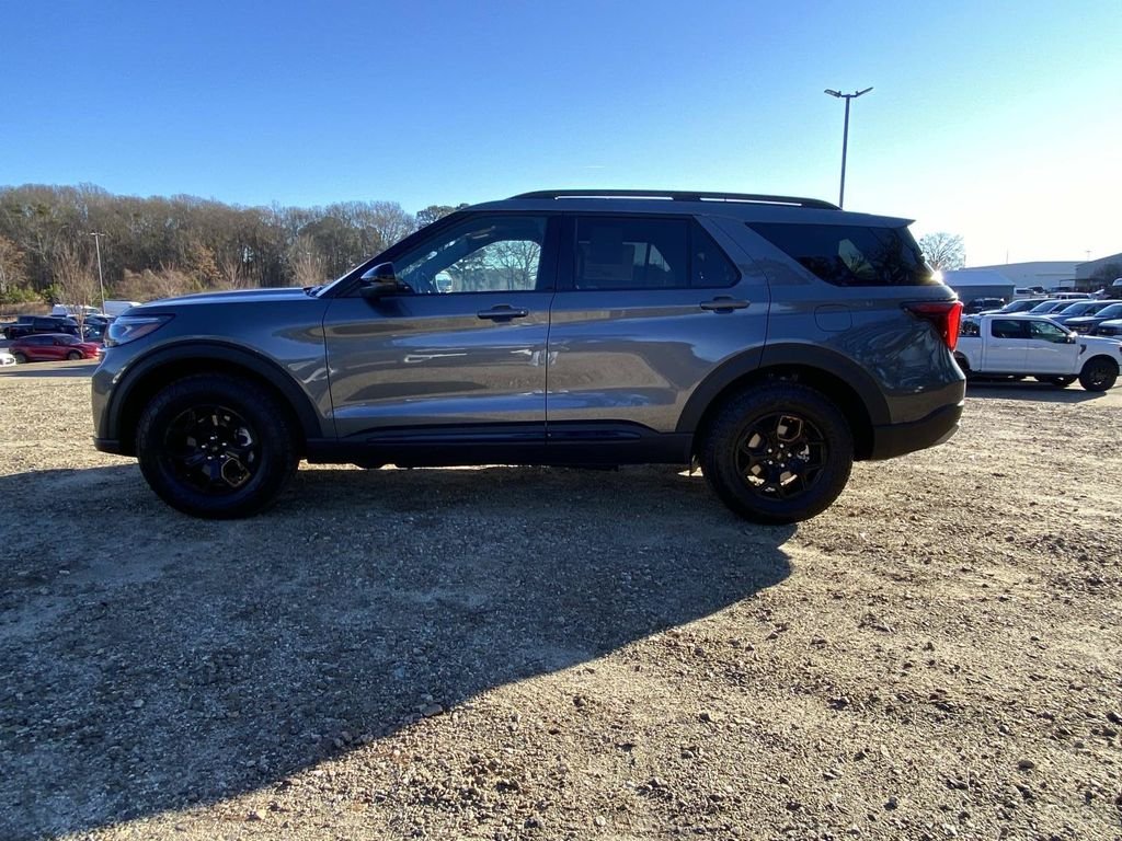 New 2026 Carbonized Gray Metallic Ford Tremor® image 6