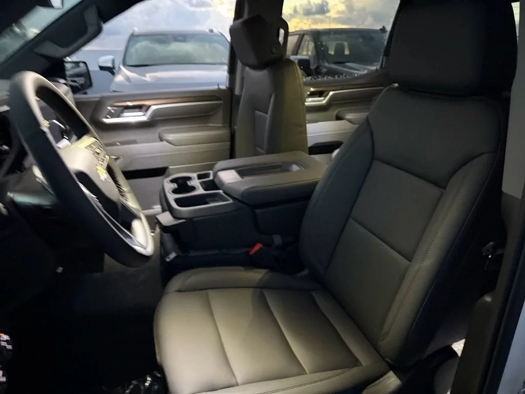 New 2026 Summit White Chevrolet LT image 9