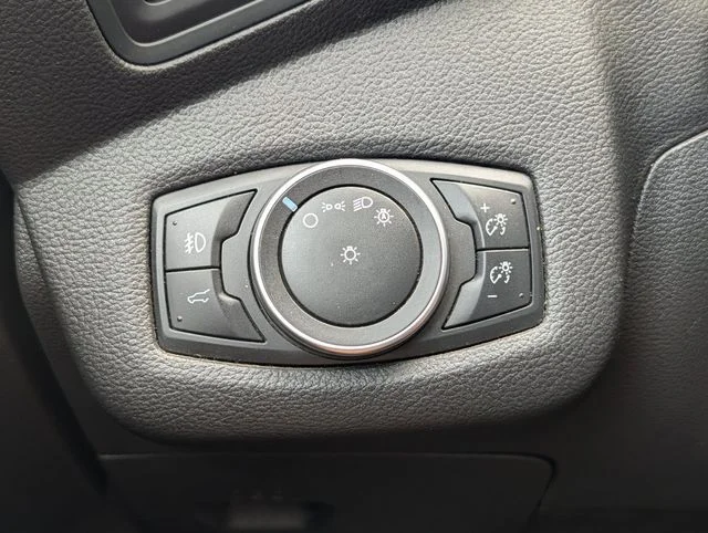 Used 2018 Lightning Blue Metallic Ford SE image 16