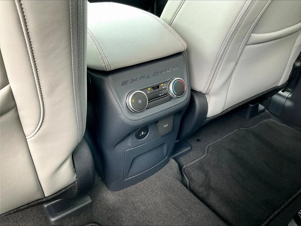 New 2026 Star White Metallic Tri-Coat Ford Active image 18