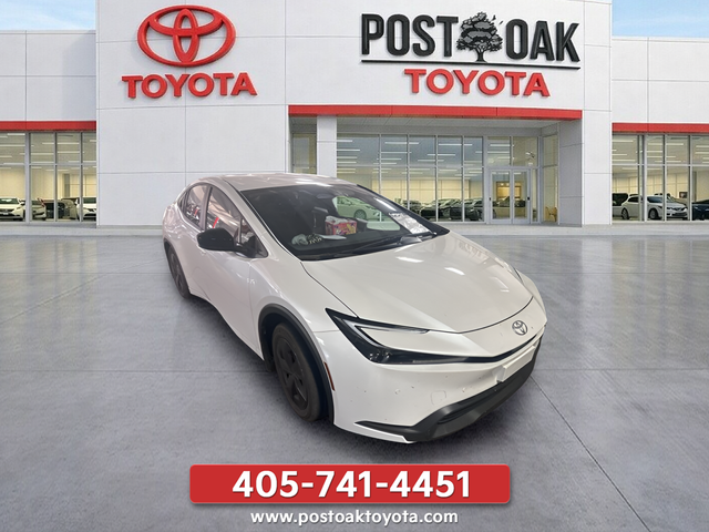 2026 Toyota Prius LE FWD's photo