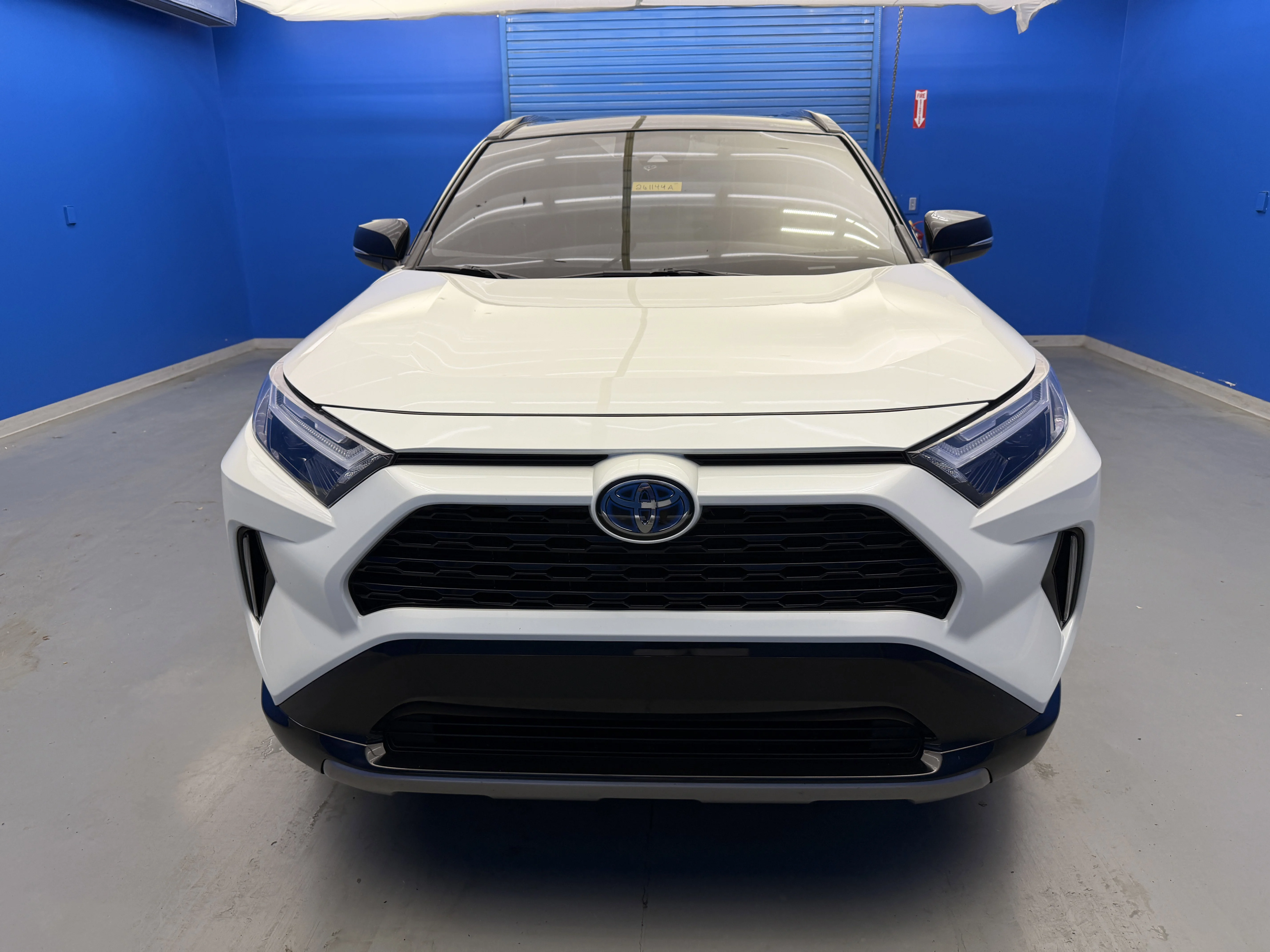Used 2022 Blizzard Pearl/Midnight Black Metallic Toyota Hybrid XSE image 3