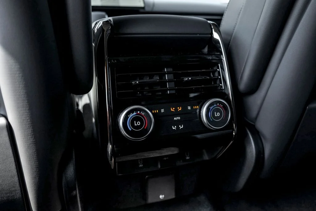 New 2027 Varesine Blue Land Rover Dynamic SE image 18
