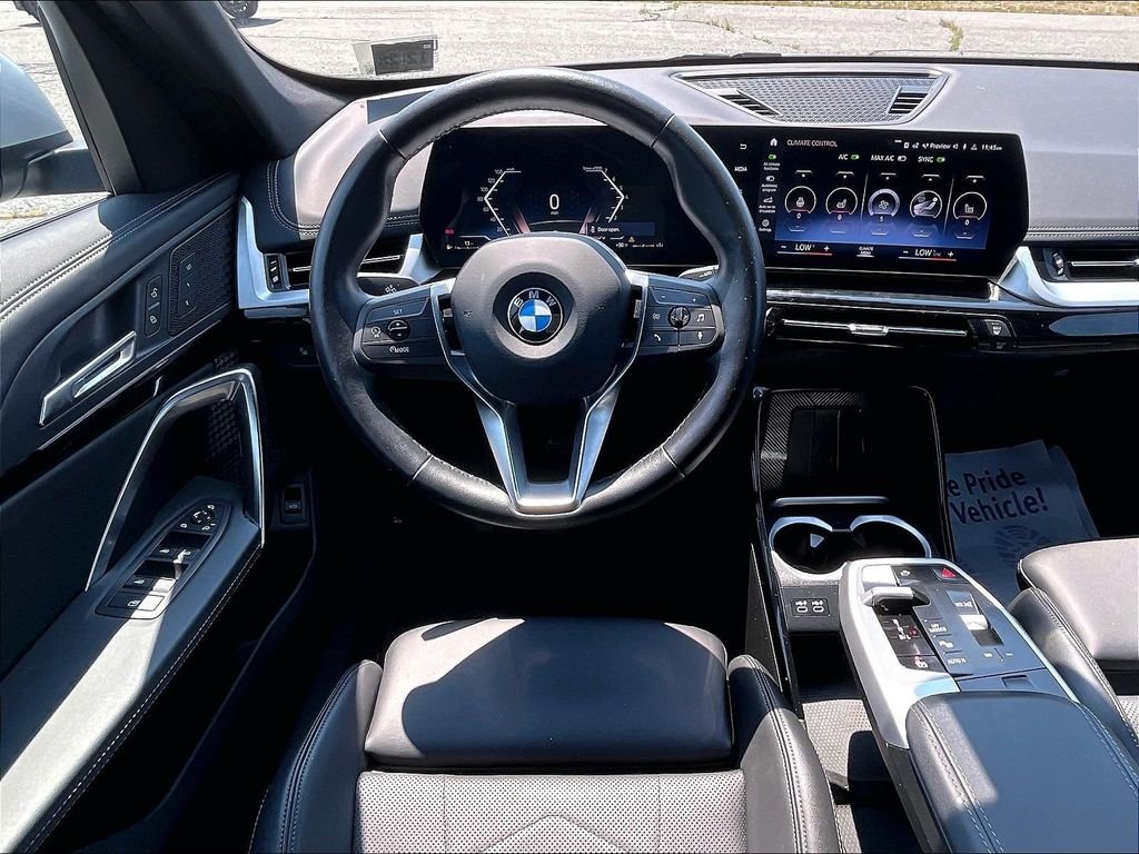 Used 2023 Gray BMW xDrive28i image 17