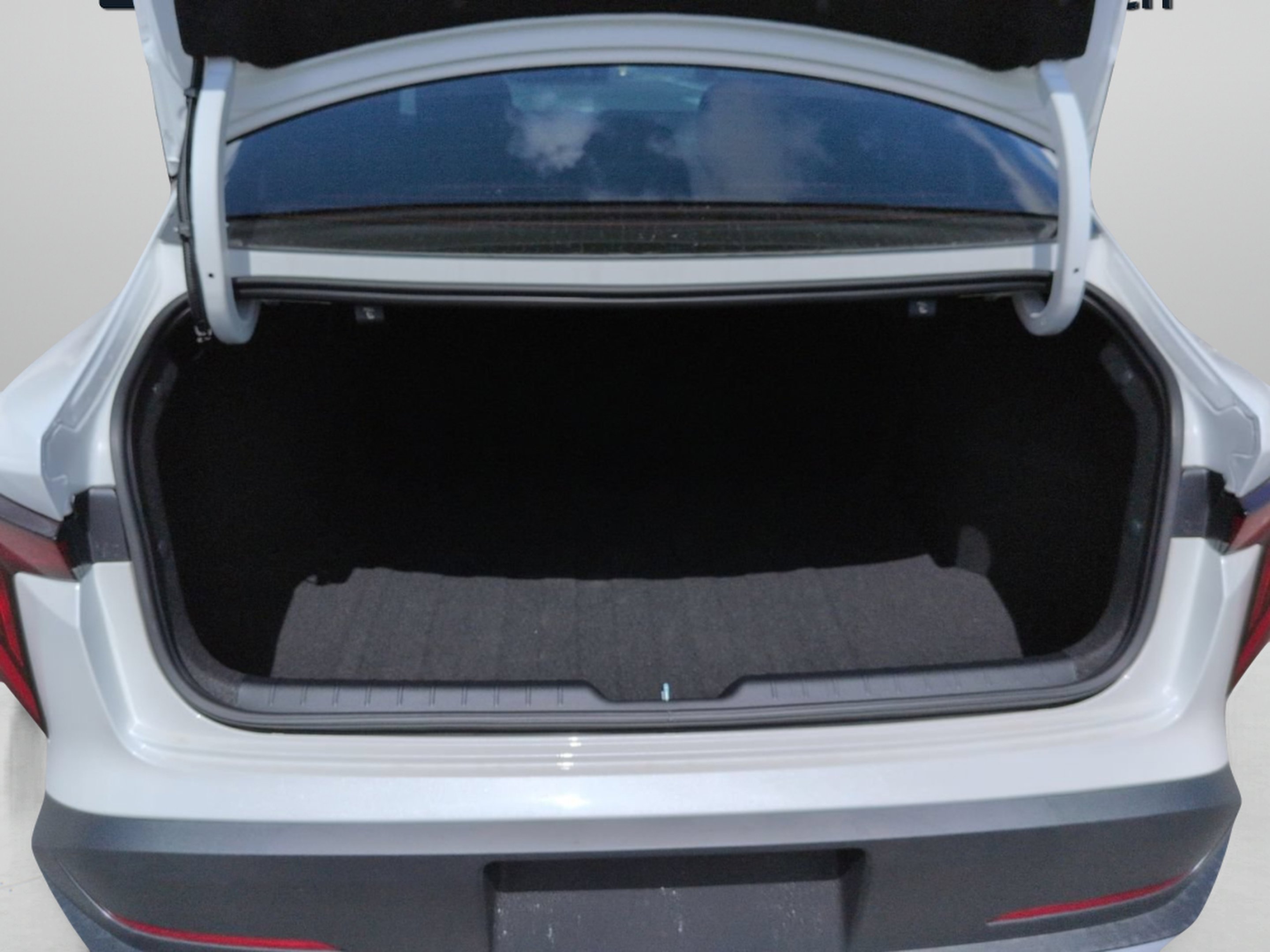 New 2026 Snow White Pearl Kia LXS image 47