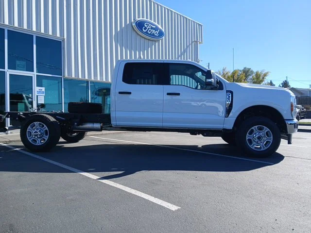 New 2026 Oxford White Ford F-350® XLT image 2