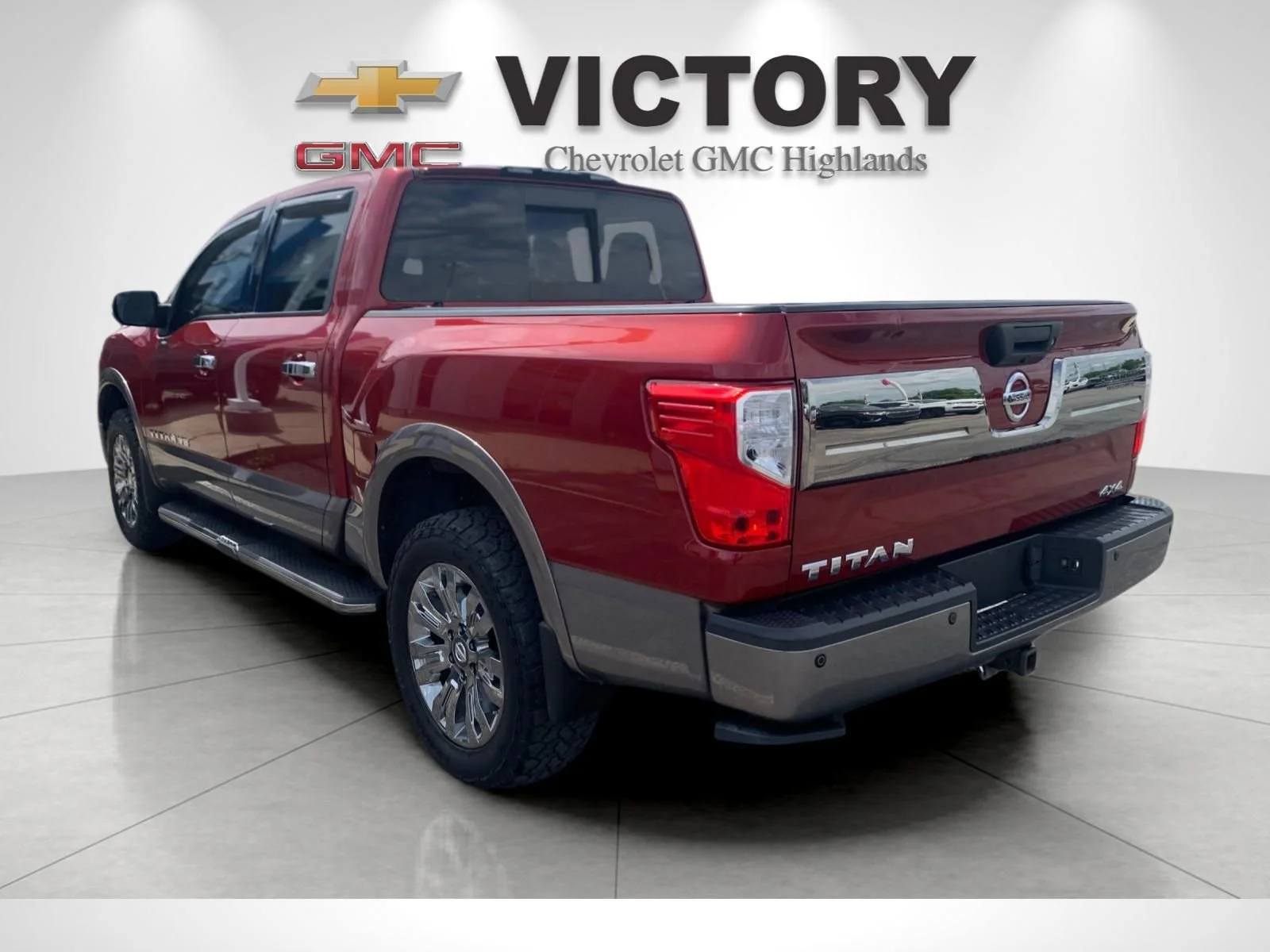 Used 2018 Red Nissan Platinum Reserve image 5