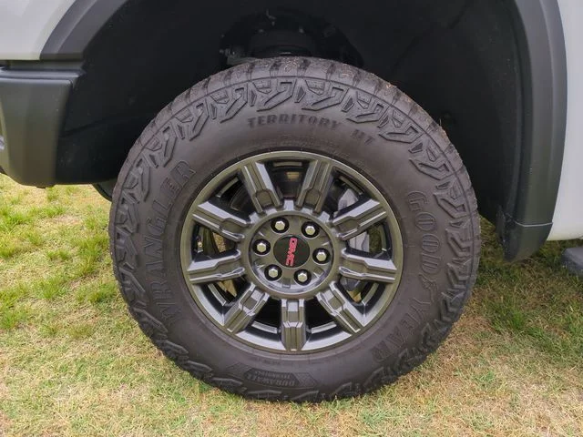 Used 2024 White GMC AT4X image 10