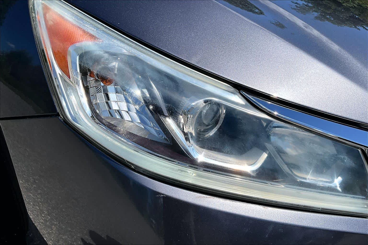 Used 2017 Modern Steel Metallic Honda Sport SE image 27