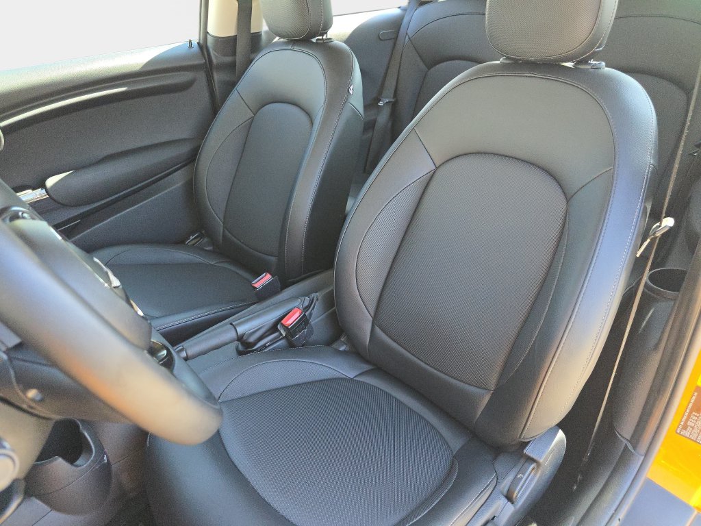 Used 2015 Orange MINI Base image 18