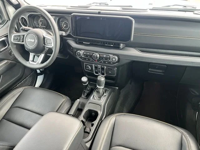 Used 2025 White Jeep Sahara image 18