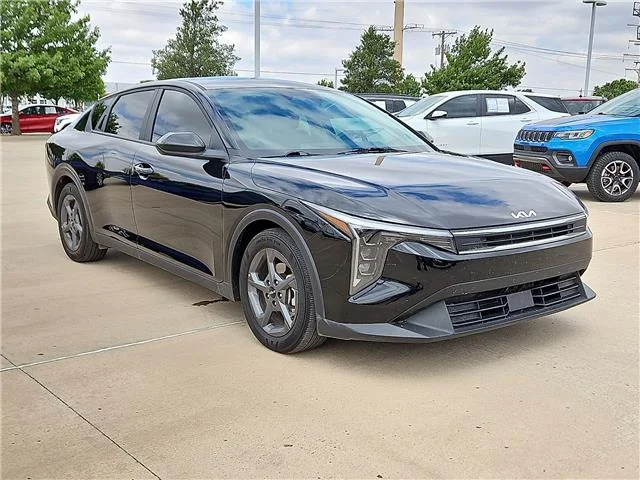 Used 2025 Black KIA LX image 4