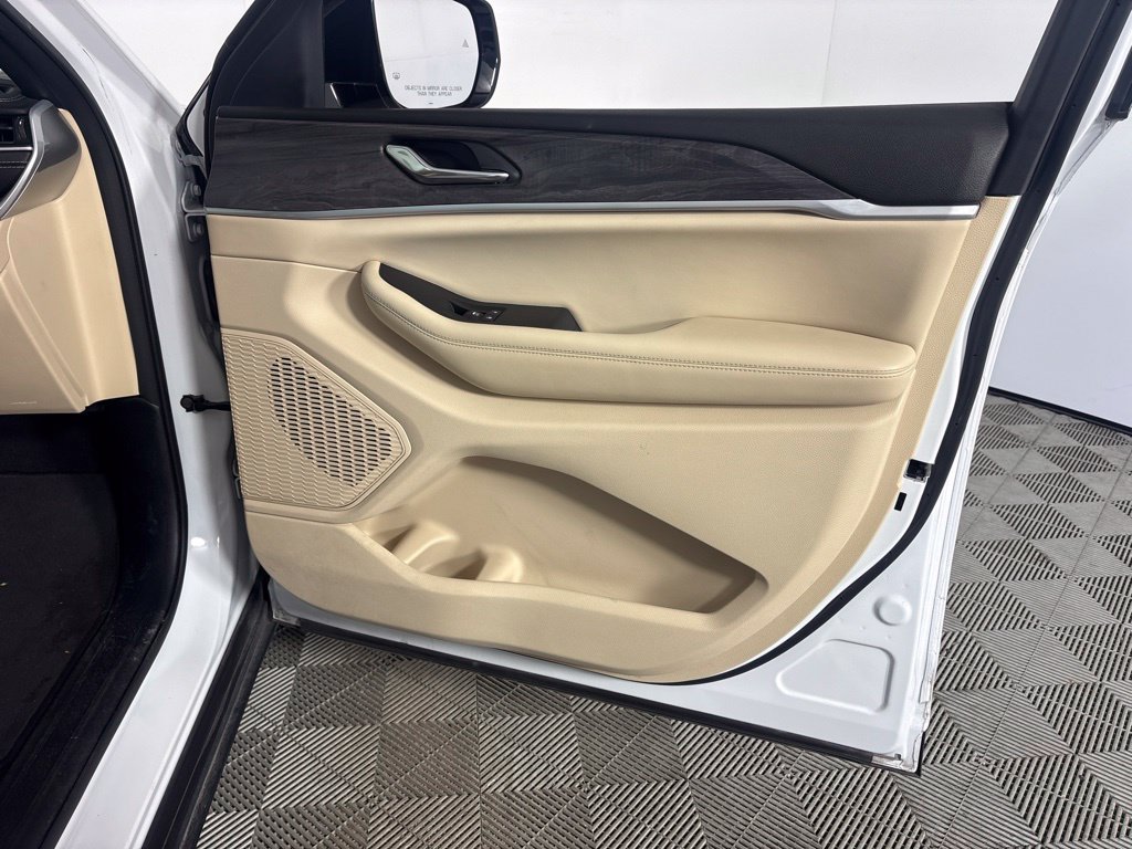 Used 2024 White Jeep Limited image 23