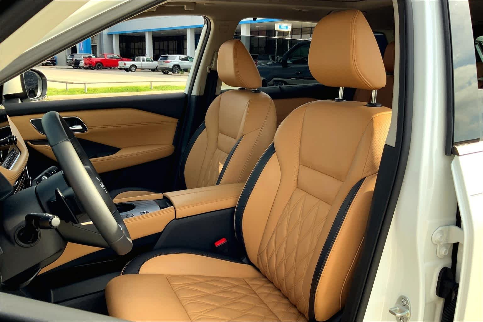 Used 2022 Pearl White Tricoat Nissan Platinum image 7