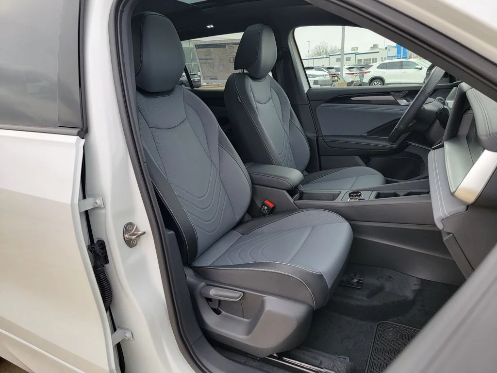 New 2026 White Volkswagen 2.0T SE R-Line Black image 12