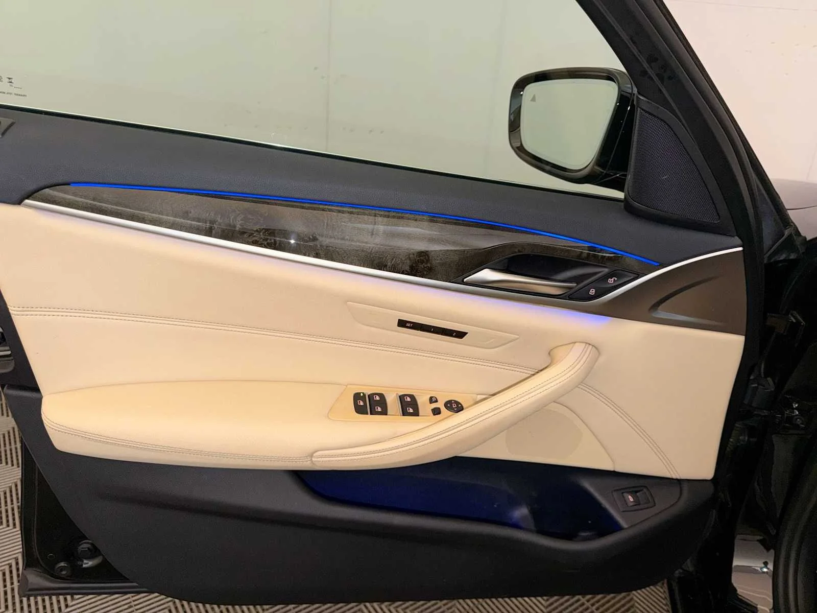 2023 BMW 5 Series 530i - Photo 11