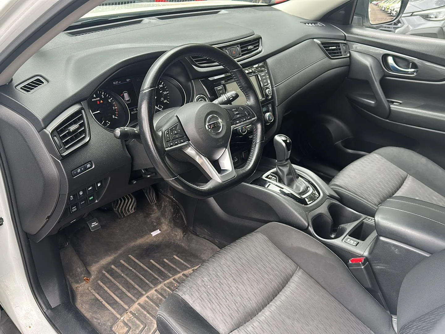 Used 2020 Pearl White Tricoat Nissan SV image 14