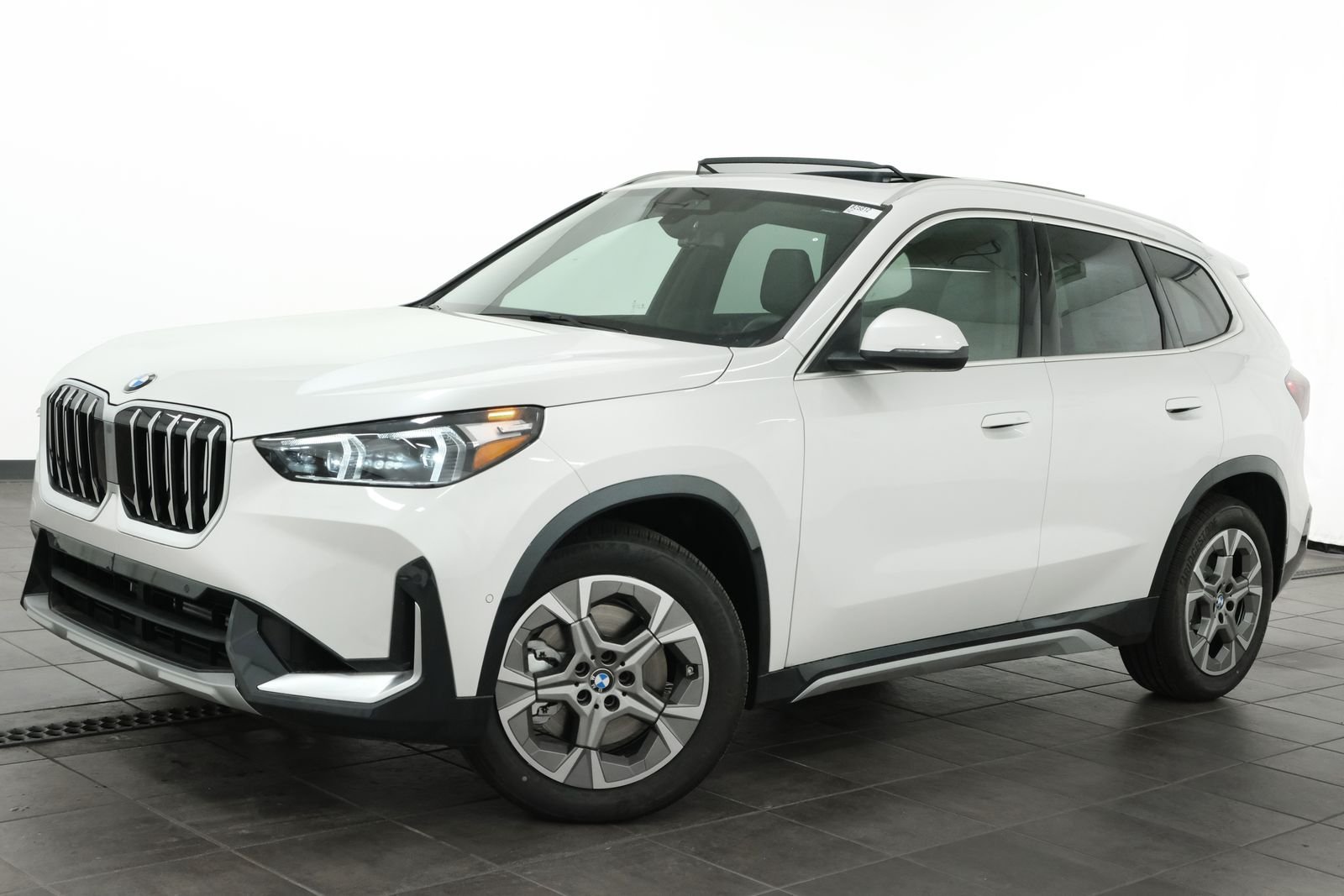 New 2027 Mineral White Metallic BMW xDrive28i image 1