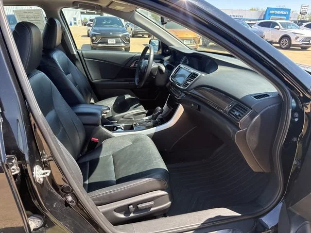 Used 2016 Black Honda EX-L image 50