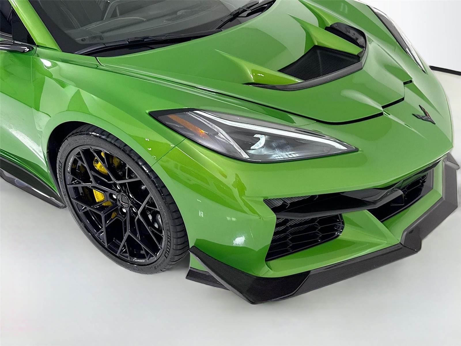 Used 2026 Roswell Green Metallic Chevrolet ZR1 | Carbon Fiber Aero Pkg | Front Lift | Carbon Flash Wheels image 40
