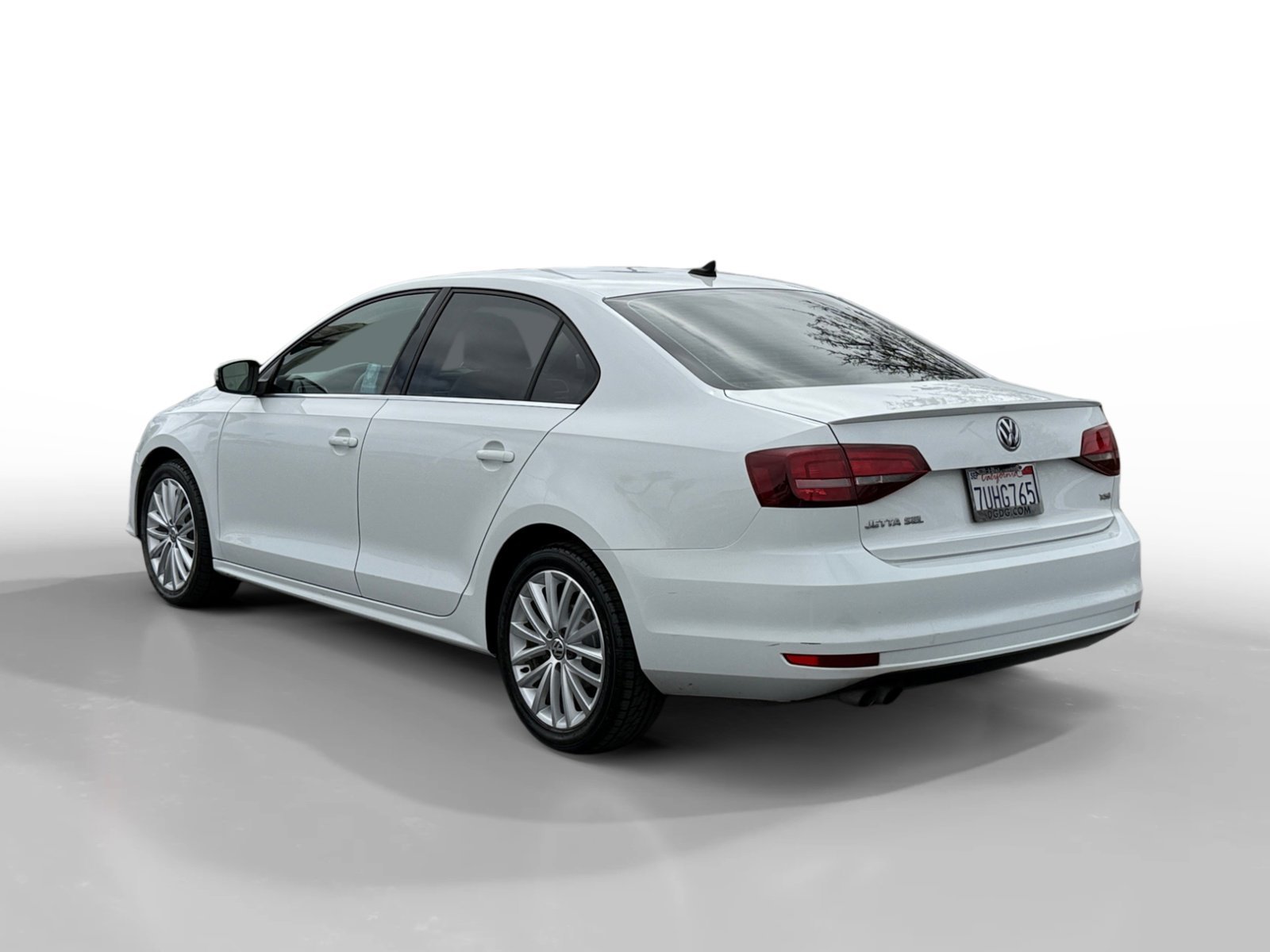 Used 2016  Volkswagen  image 3