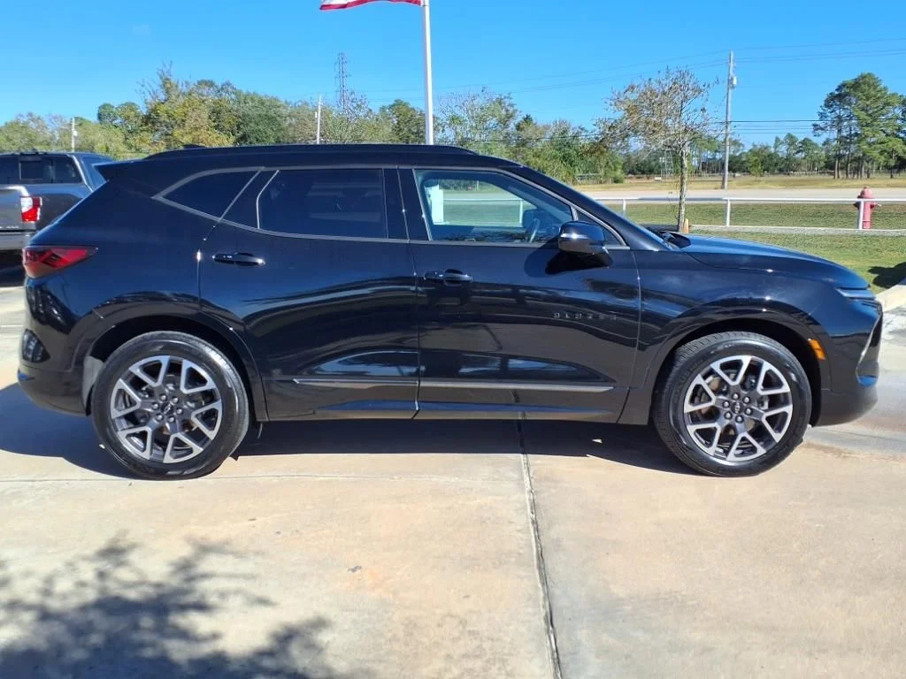 Used 2023 Black Chevrolet RS image 17