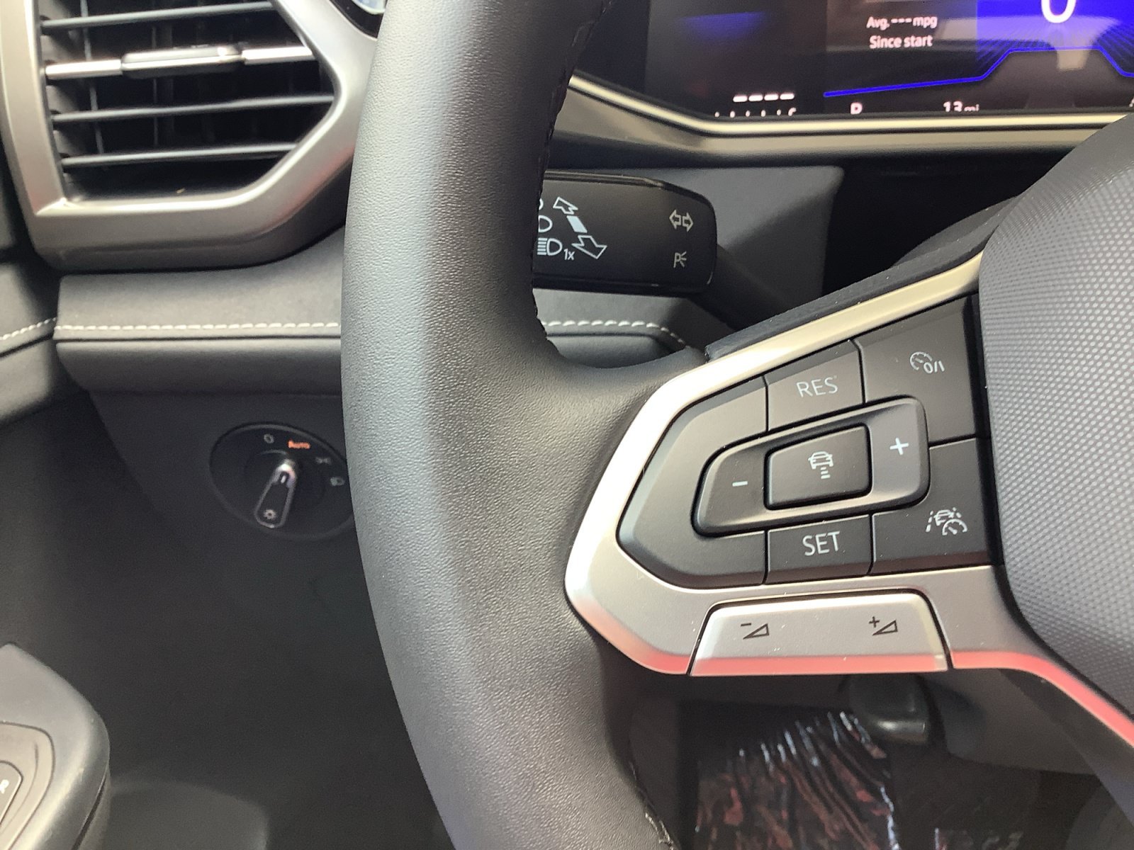 New 2026 Monument Gray w/Deep Black Roof Volkswagen SE Black image 28