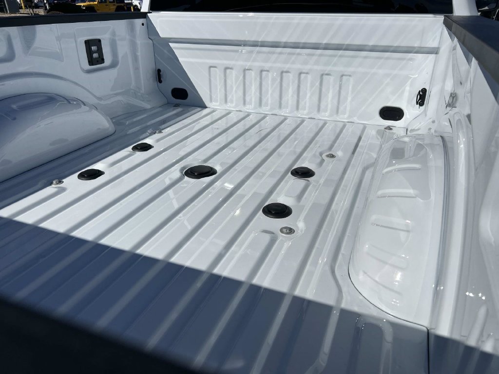 New 2027 Oxford White Ford F-250® XLT image 12