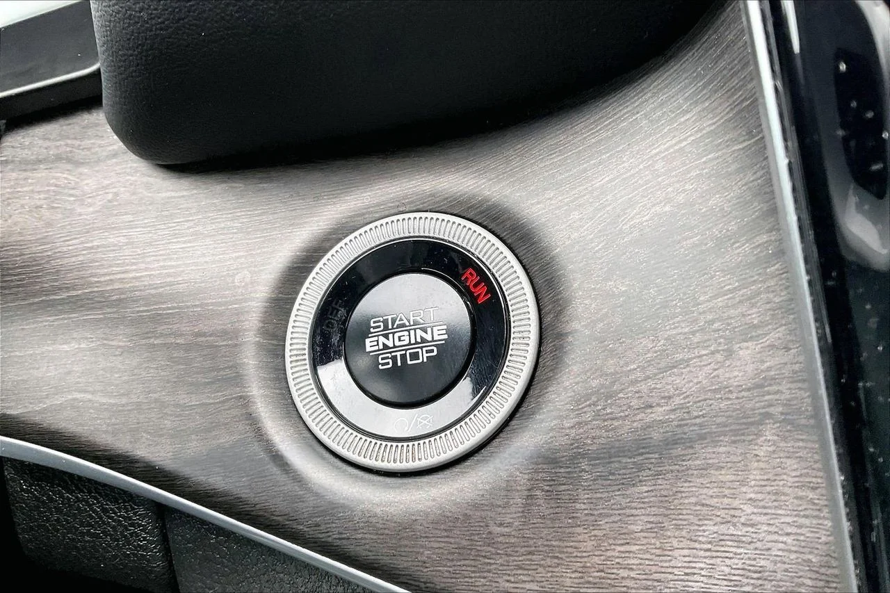 Used 2024 Silver Jeep 4xe image 29