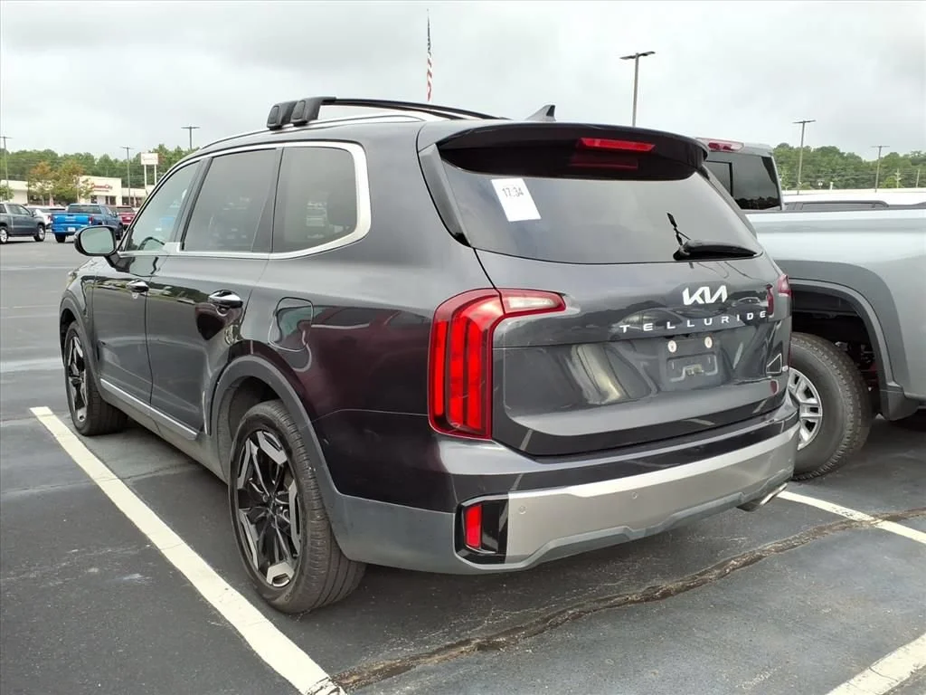 Used 2025 Gray Kia S image 4