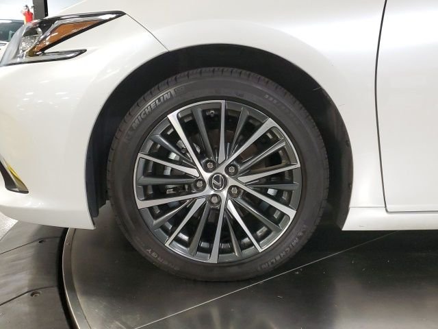 Used 2025 White Lexus 350 image 30