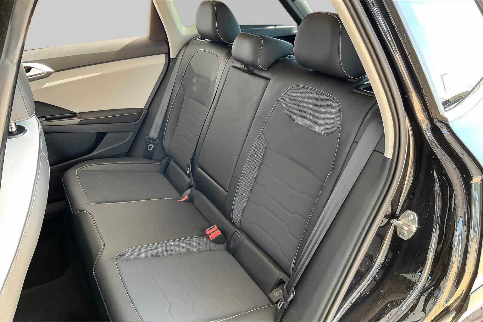 Used 2025 Deep Black Pearl Volkswagen SE image 20