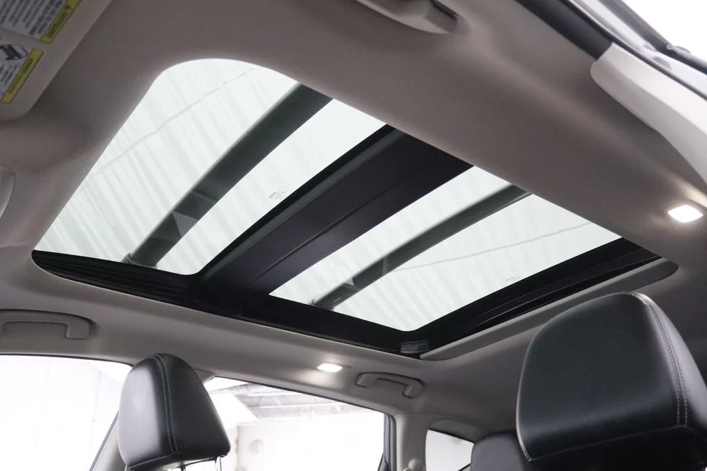 Used 2015 Gray Nissan SL image 31