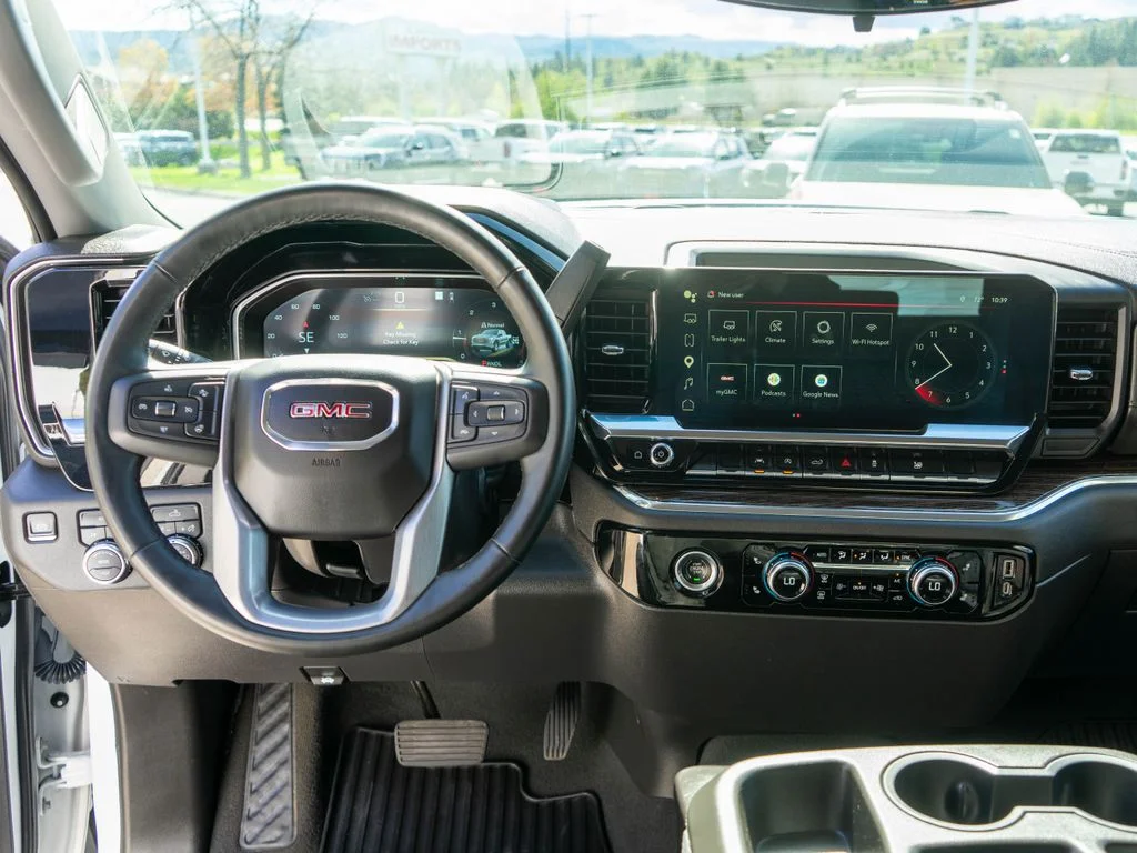 Used 2023 White GMC Elevation image 13