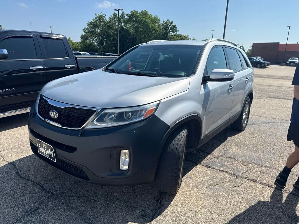 Used 2015 Silver Kia LX image 2