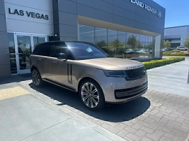 Used 2023 Brown Land Rover SE image 3