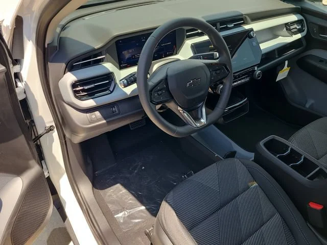 New 2027 Summit White Chevrolet LT image 19