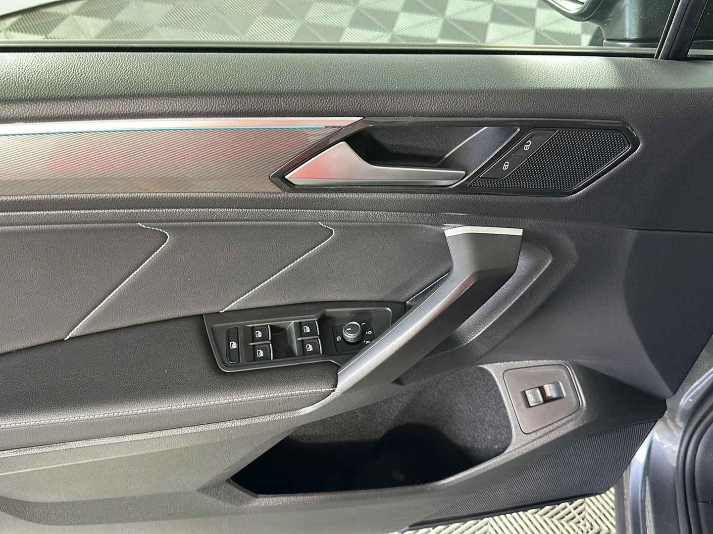 Used 2024 Platinum Gray Metallic Volkswagen SE R-Line Black image 18