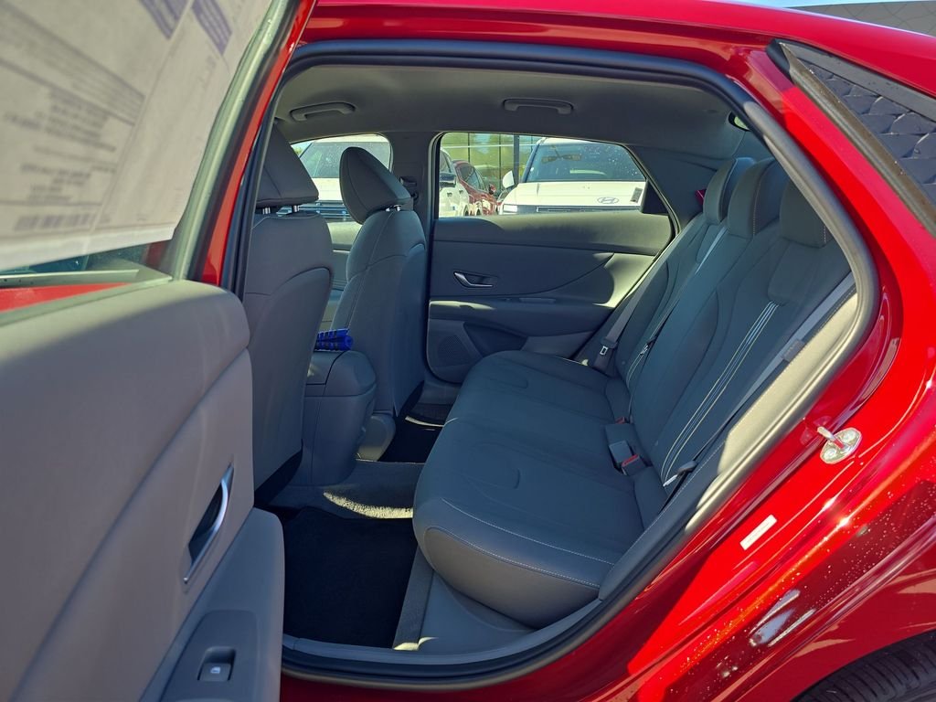 Used 2025 Red Hyundai SEL Sport image 21