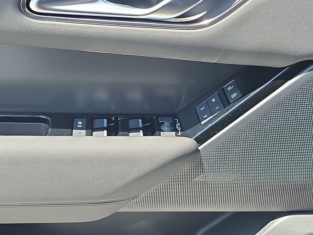 New 2026 Fuji White LAND ROVER S image 29