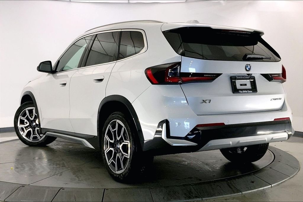 New 2027 Mineral White Metallic BMW xDrive28i image 2