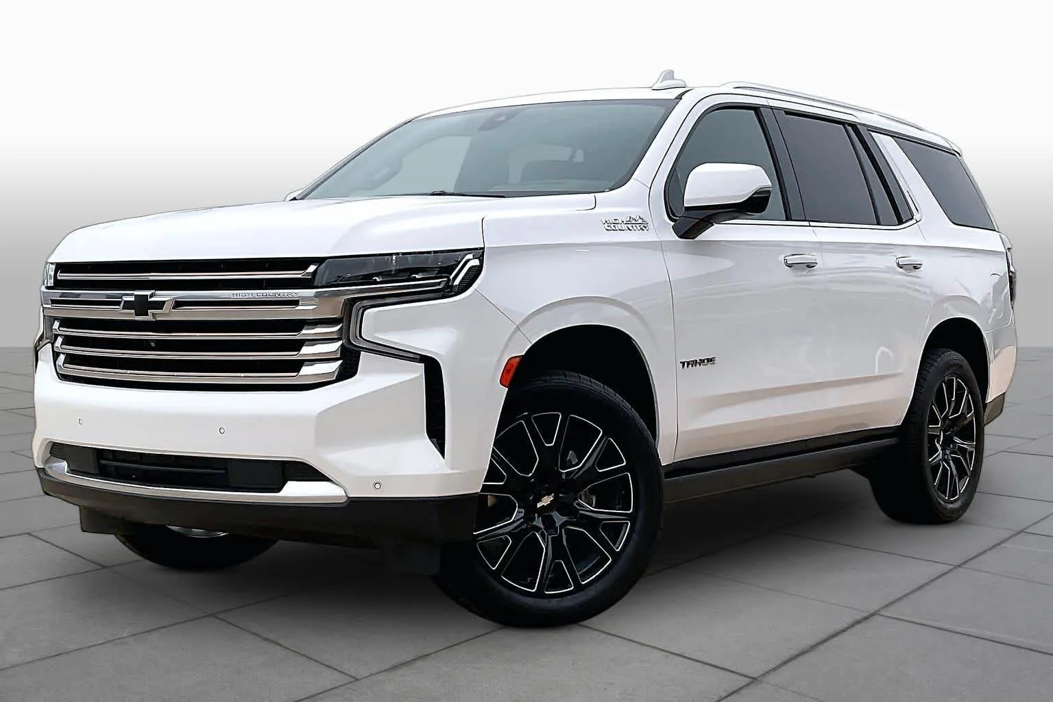 Used 2021 Summit White Chevrolet High Country image 3