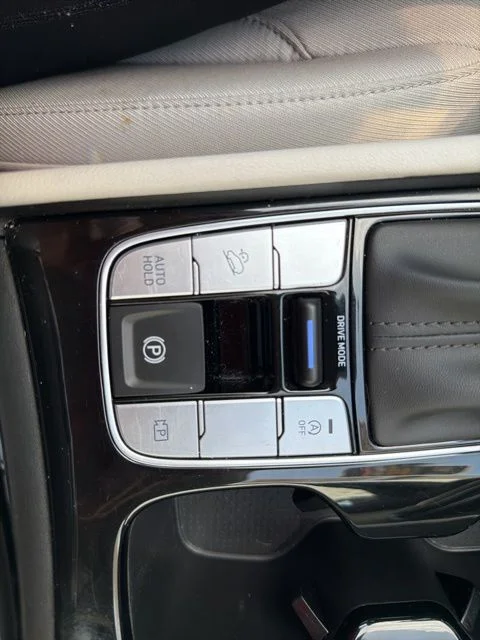 Used 2025 Silver Hyundai SEL image 43