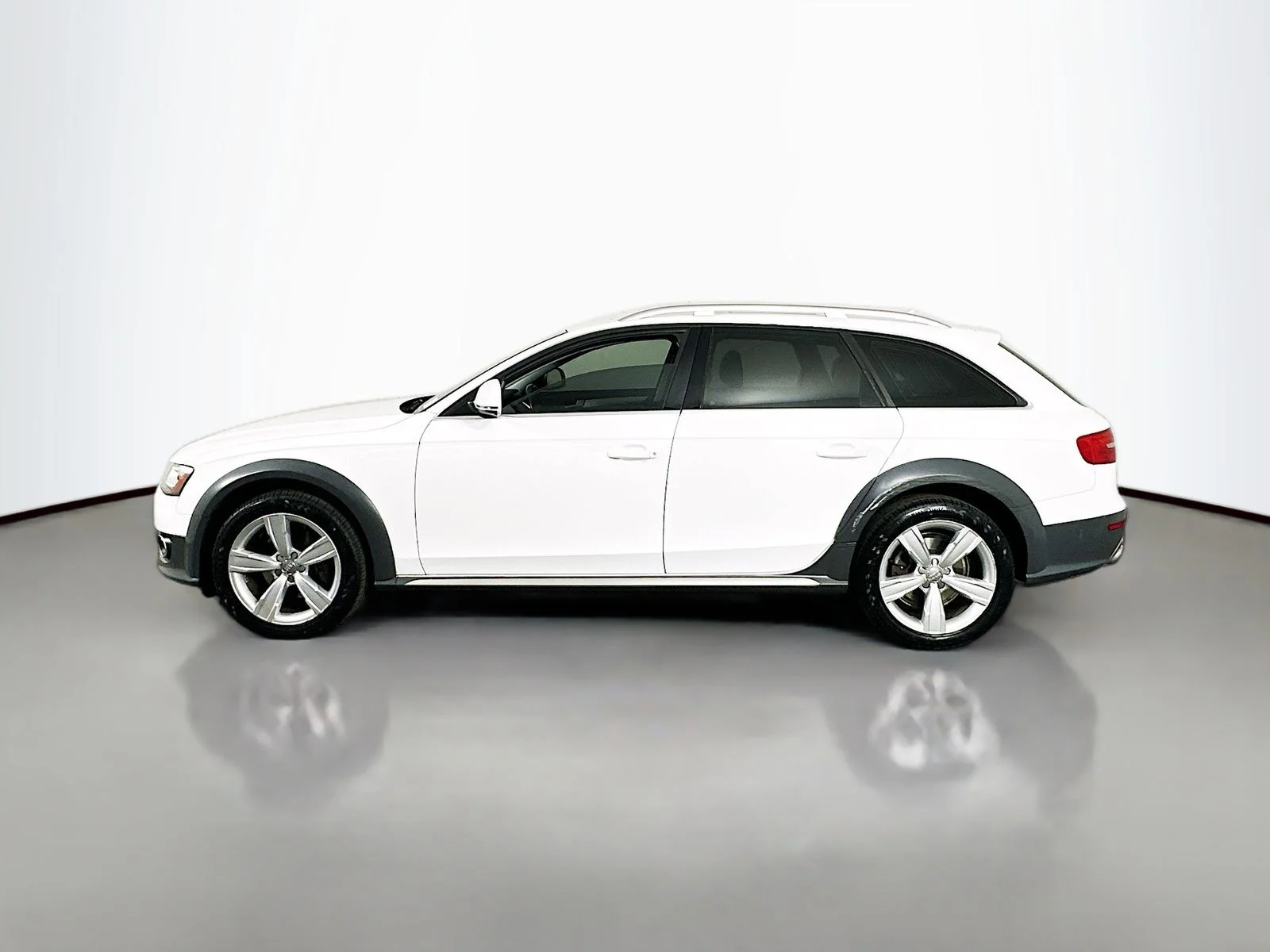 Used 2013  Audi 2.0T Premium Plus image 4